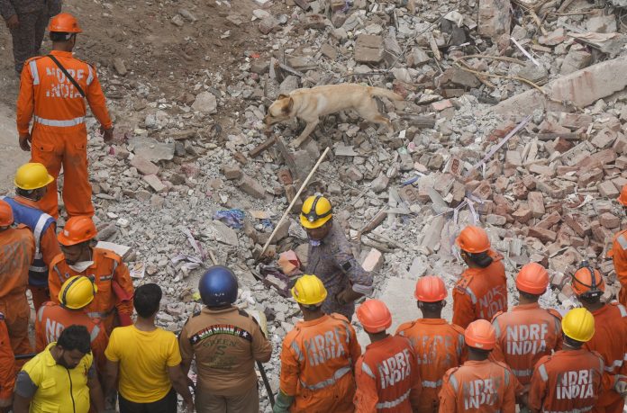 Building collpase in Mustafabad area of Delhi