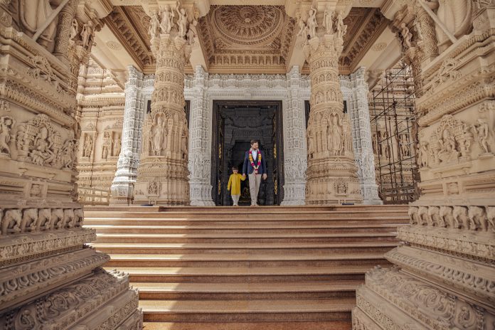 JD Vance visits Akshardham temple