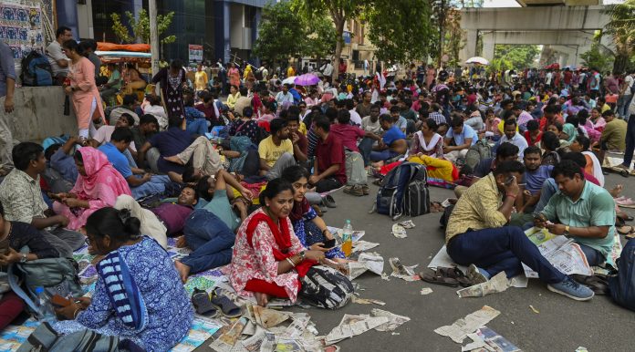 West Bengal: Teachers who lost jobs continue protest