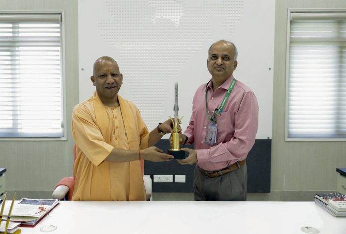 Yogi Adityanath meets Jaitirth Raghavendra