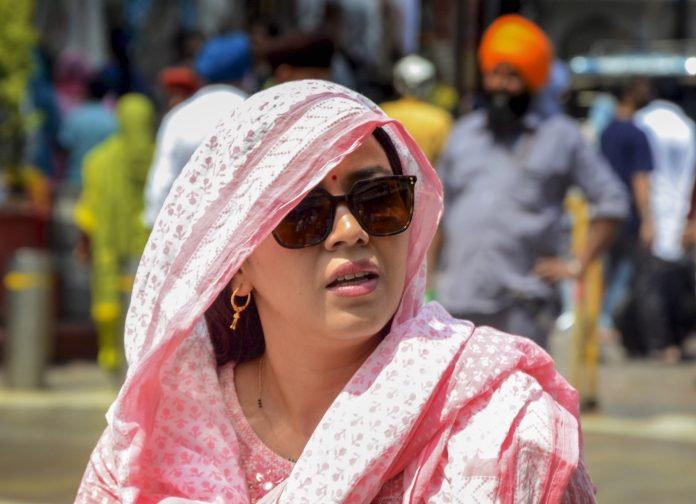 Weather: Hot summer in Amritsar