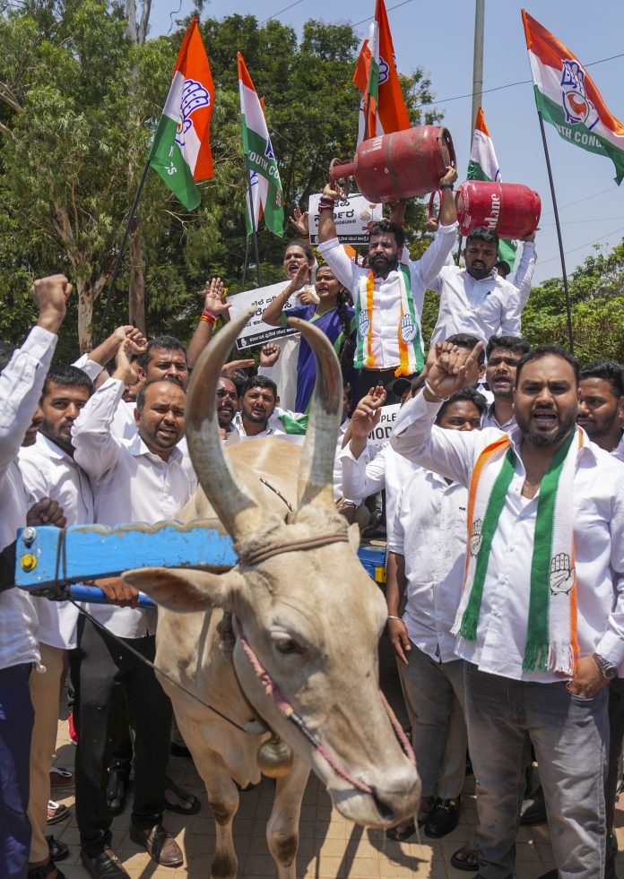 Protest against hike in cooking gas price
