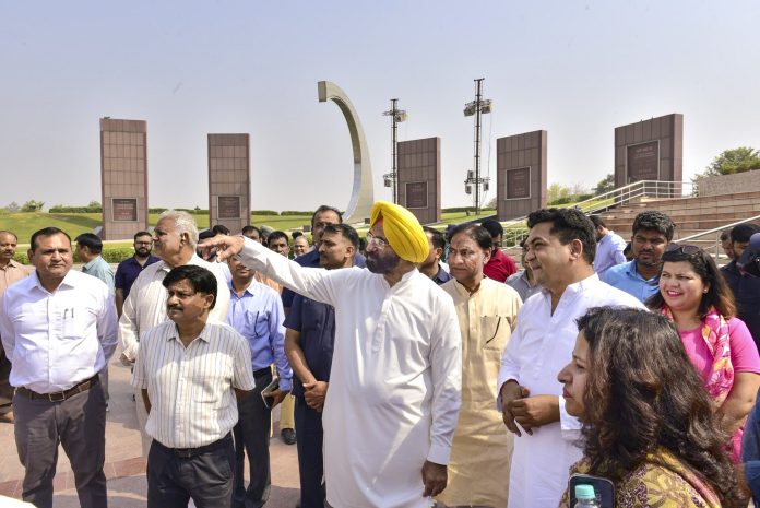 Delhi Ministers at Guru Teg Bahadur memorial
