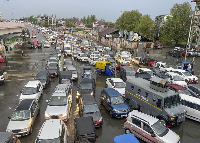 Weather: Rain in Srinagar