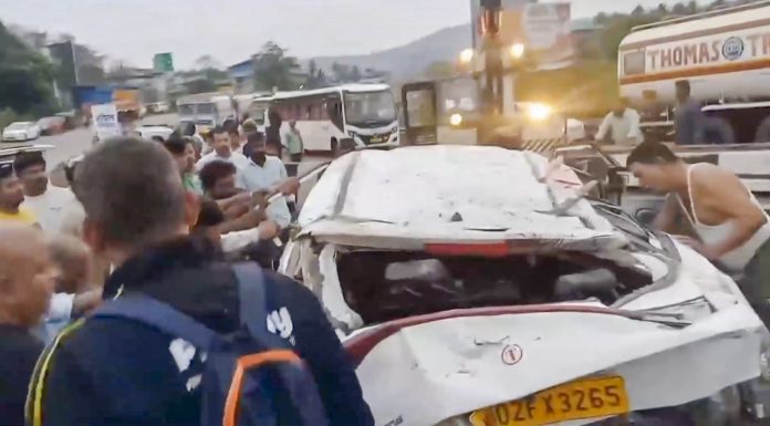5 killed as car falls onto dry riverbed in Ratnagiri