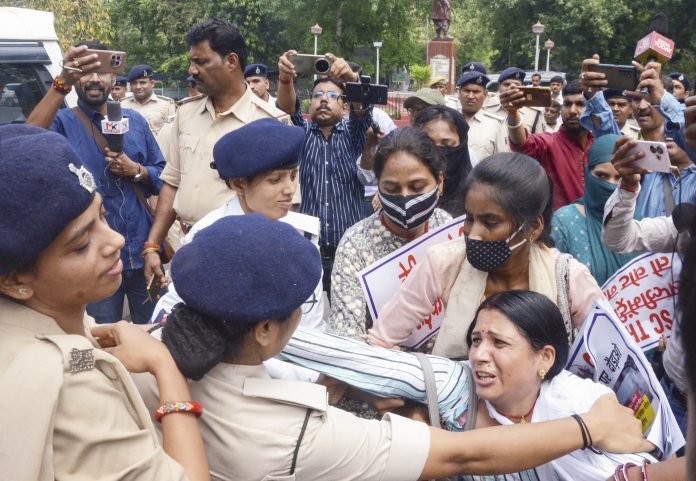 BPSC aspirants protest in Patna