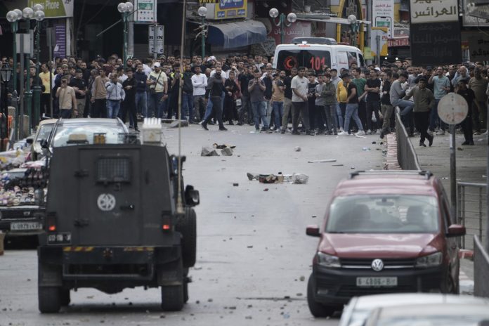 Palestinians clash with Israeli security forces