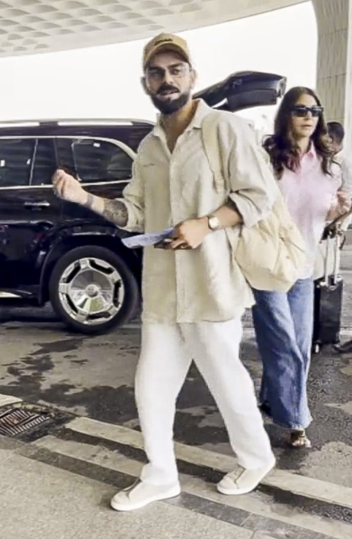 Virat Kohli and Anushka Sharma at Mumbai airport