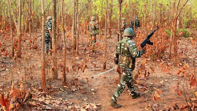 Five Naxalites including four women apprehended in Gadchiroli
