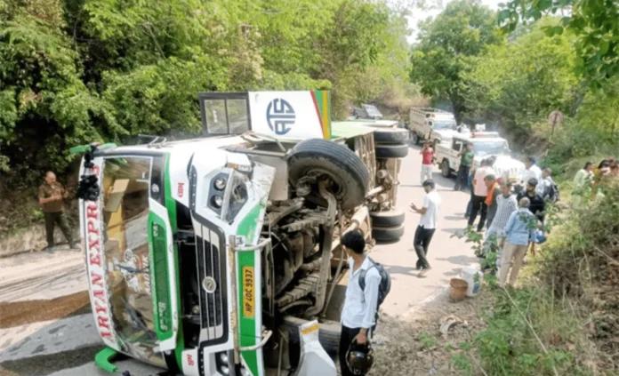 Over 15 injured as bus overturns in Himachal's Solan district