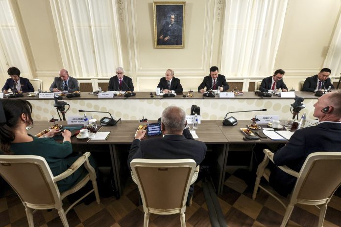 Putin meets heads of international news agencies