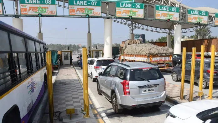 Govt to roll out Rs 3,000 FASTag annual pass for private cars from Aug 15