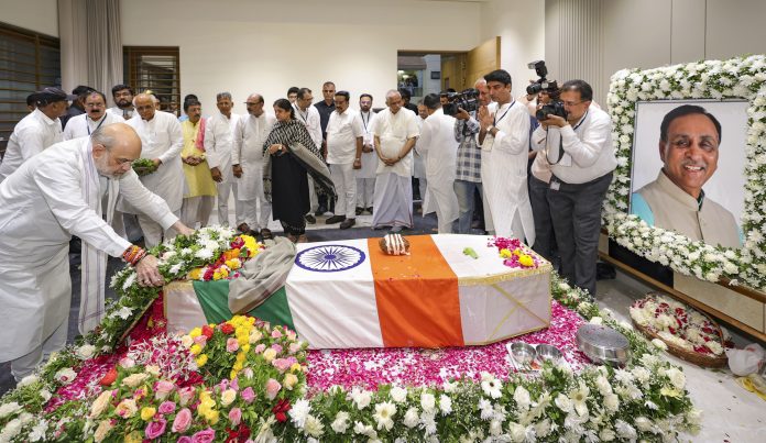 विजय रूपाणी, વિજય રૂપાણીને