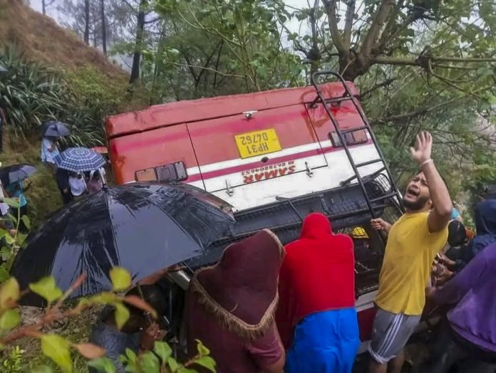 Bus falls into gorge in HP's Mandi