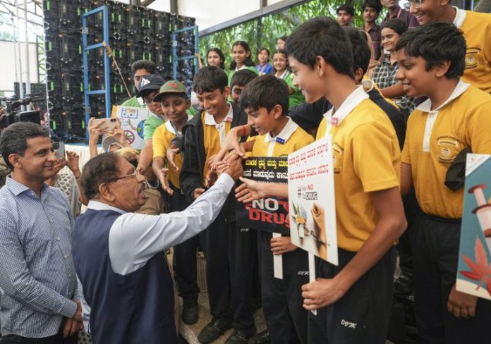 CY0fOii6-breaking_news-768x539