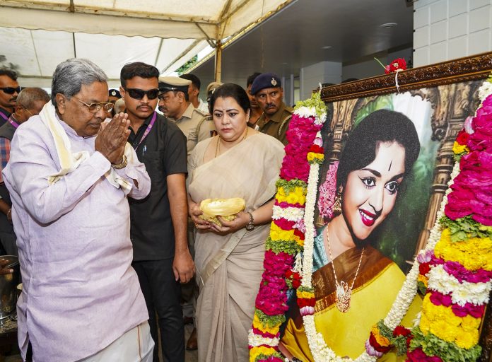 Siddaramaiah pays tribute to B Saroja Devi