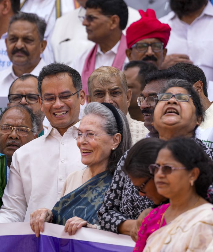 XXETZNzG-breaking_news-696x824