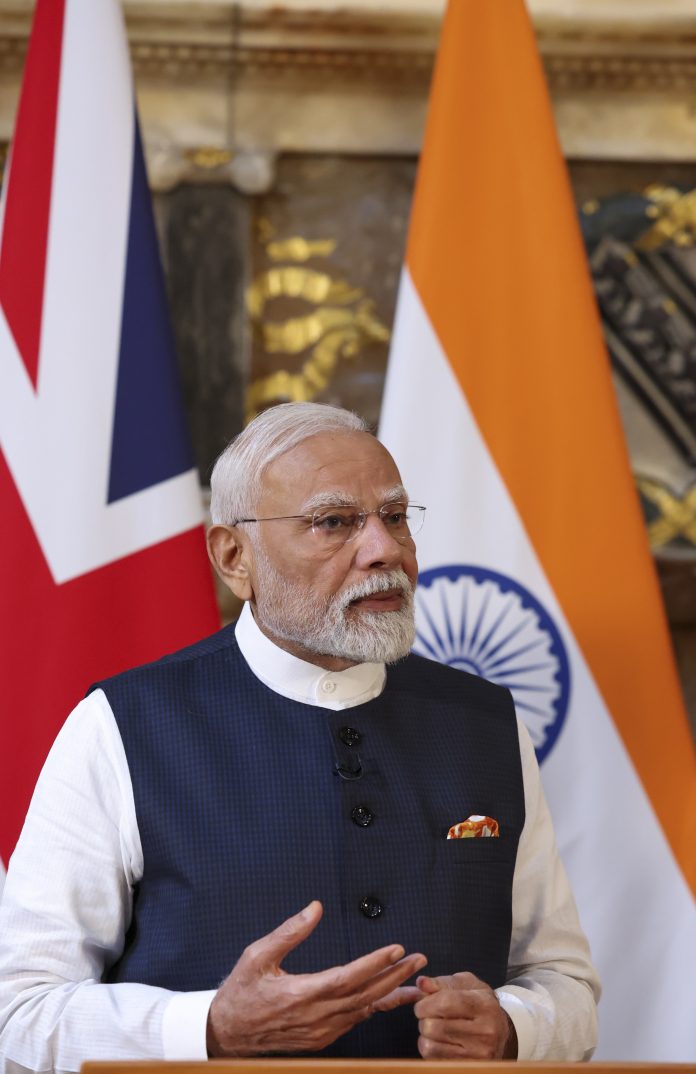 breaking_news-696x1074