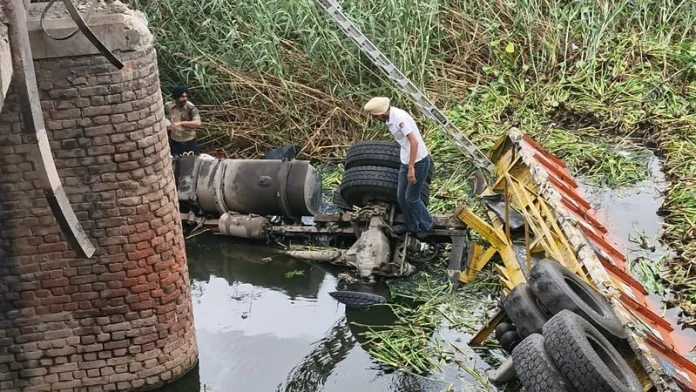 Punjab: Teen killed as pickup vehicle falls into canal near Rawalpindi
