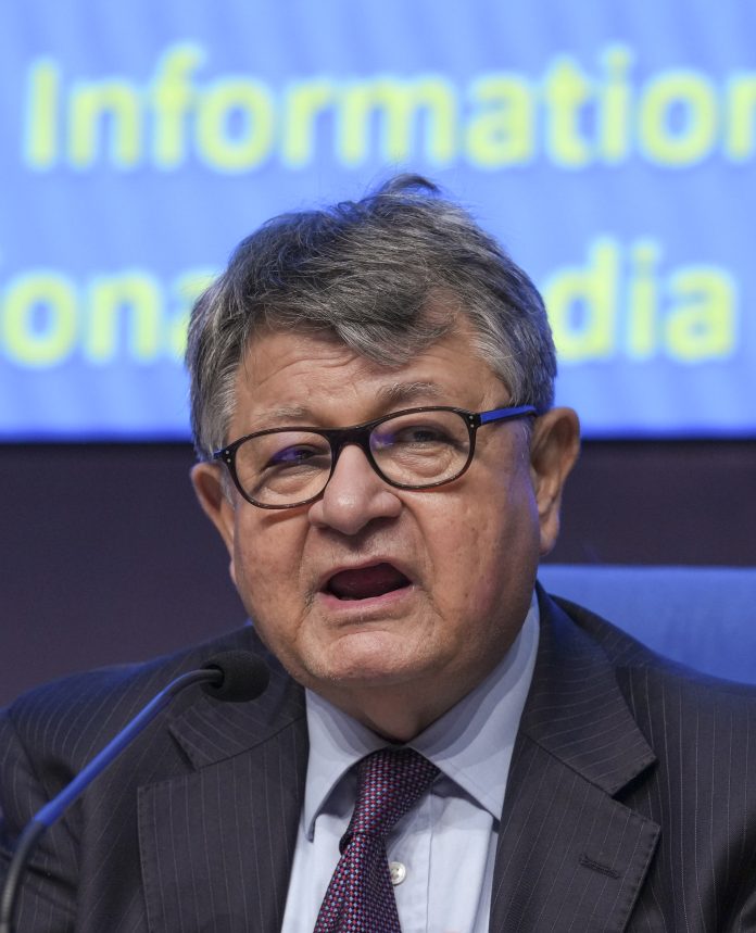 k8Gv7lUO-breaking_news-696x859