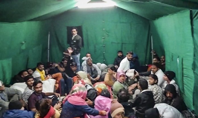 Army assists stranded Amarnath pilgrims