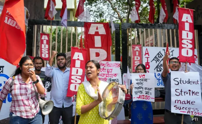 op23a2m_bengal-student-strike_625x300_03_March_25