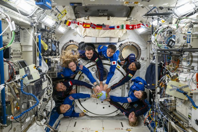 Axiom-4 mission: Ax-4 crew with ISS members
