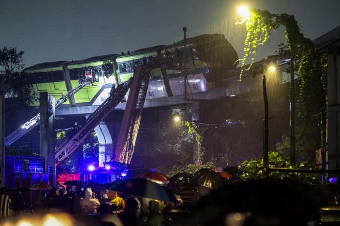 Mumbai Monorail train stuck between two stations
