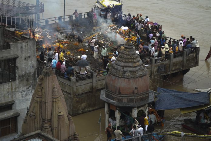 Swollen Ganga floods nearby areas