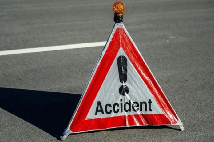 Four killed in private bus-trailer truck collision in Telangana (Representative image)