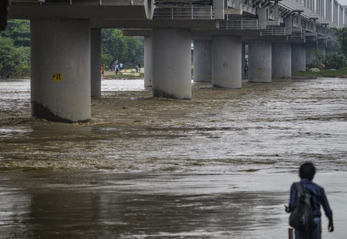 Yamuna water level rises steadily