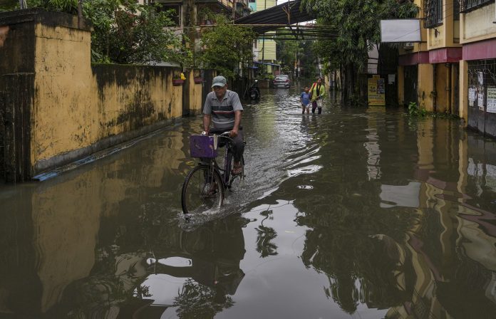Weather: Rain in Kolkata