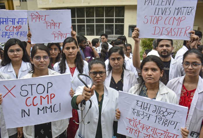 Doctors protest in Thane