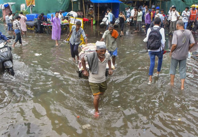 Weather: Rain in Mumbai