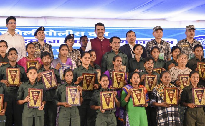 Naxal leader Bhupathi surrendered before CM Fadnavis