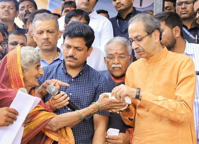 Uddhav Thackeray meets farmers