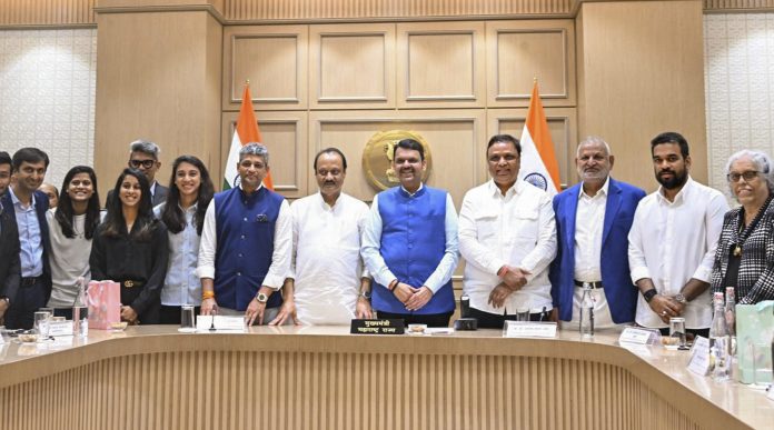 Devendra Fadnavis felicitates WC-winning players
