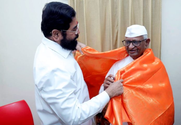 Eknath Shinde with Anna Hazare