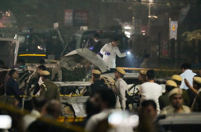 Blast in parked car near Red Fort