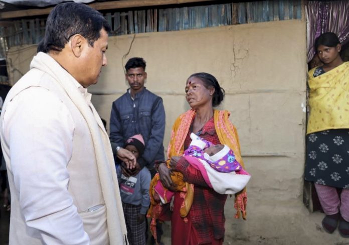 Sarbananda Sonowal meets families of victims of Anjaw road accident