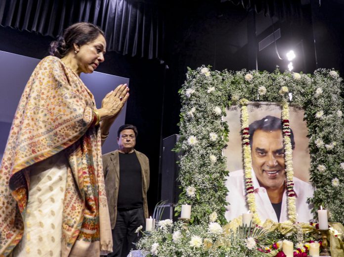 Hema Malini pays tribute to Dharmendra