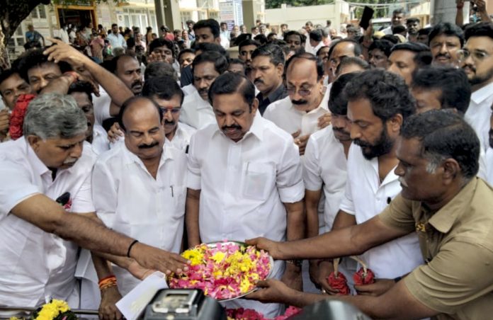 Man dies of heart attack in AIADMK rally