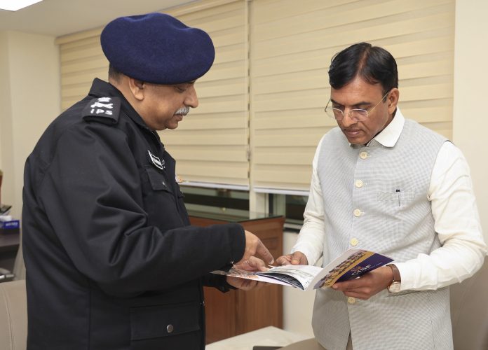 Mansukh Mandaviya with Praveer Ranjan