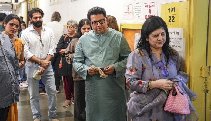MH civic polls: Thackeray's vote