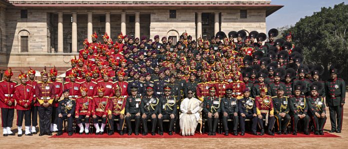 Prez with R-Day Parade, Beating Retreat Ceremony participants