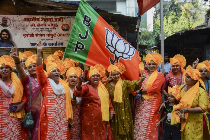 BJP workers celebrate in Thane