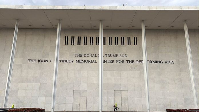 Trump_Kennedy_Center_sign_02.jpg