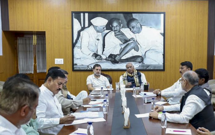 Kharge, Rahul Gandhi meet Gujarat Congress leaders