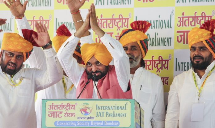 Punjab CM at a public meeting in Meerut