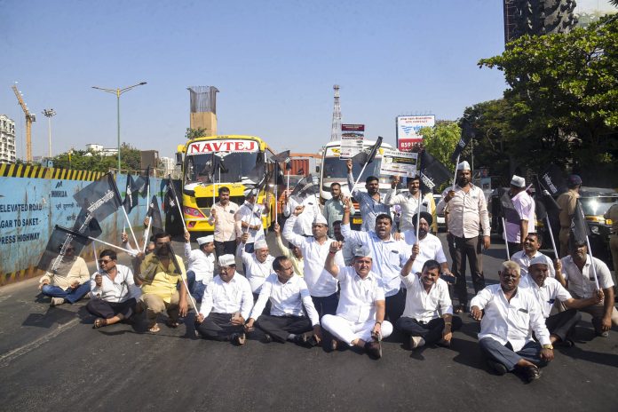 Transporters association protest in Thane